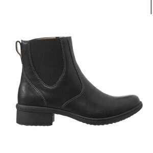 Bogs waterproof Chelsea boot